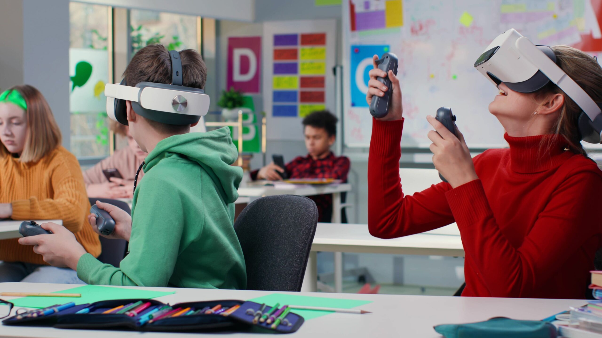 Teenage with virtual reality l wtt solutions